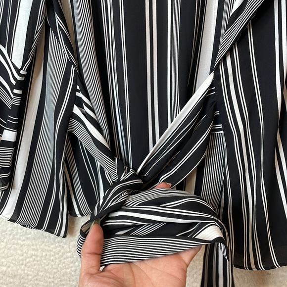 Cato Womens Black White Striped Boatneck Tie Front Top SIZE 26/28W PLUS - Picture 2 of 7
